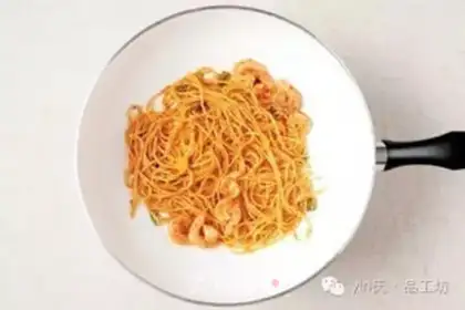 Make Spicy shrimp tomato pasta step 5