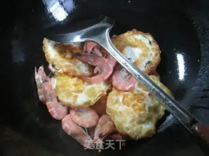 Make Shrimp fried eggs step 3