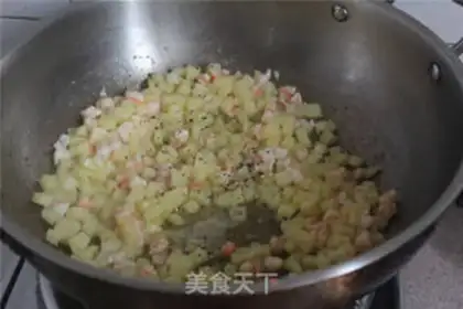 Make Potato shrimp rice step 3