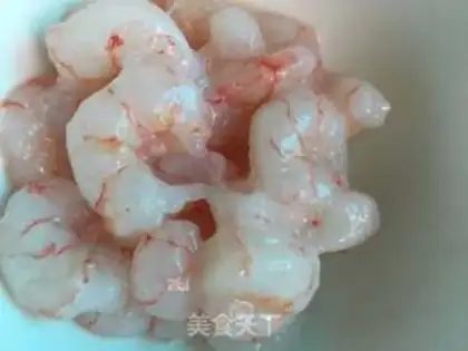 Make Shrimp eggs and broccoli step 1