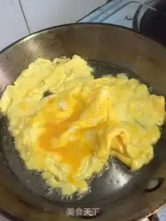 Make Shrimp eggs and broccoli step 2