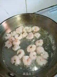 Make Shrimp eggs and broccoli step 3