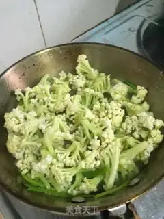Make Shrimp eggs and broccoli step 6
