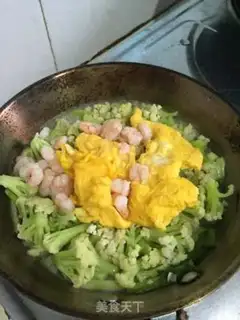 Make Shrimp eggs and broccoli step 7