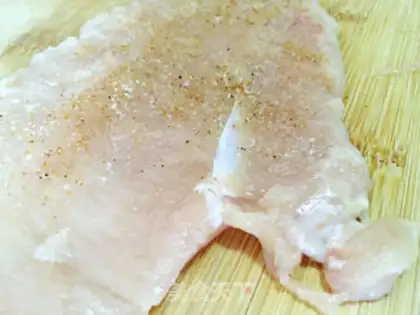 Make Old Beijing chicken roll step 1