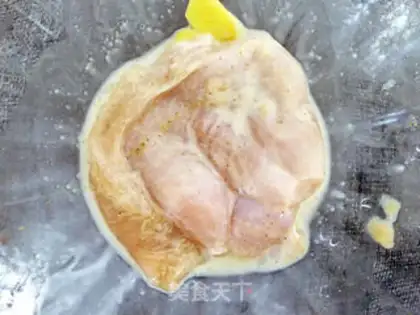 Make Old Beijing chicken roll step 2