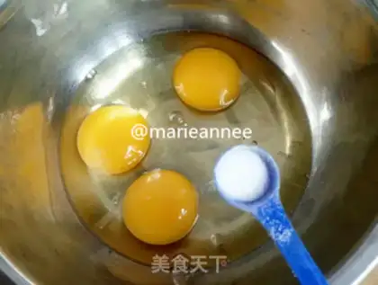 Make Onion eggs step 1