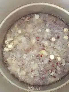 Make Red bean rice, silver ear soup step 1