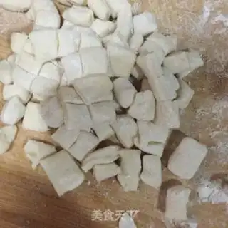 Make Tomato eggs and cat ears step 1