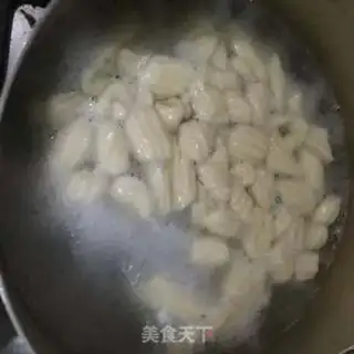 Make Tomato eggs and cat ears step 4