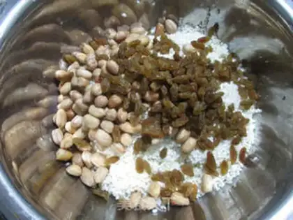 Make Peanut rice raisins step 3