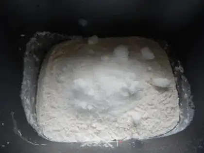Make Let go of the meat and tear bread step 1