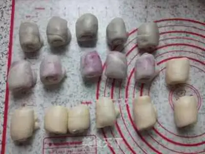 Make Three-colour medium-sized soaks step 11