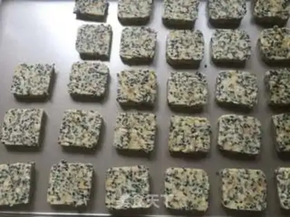 Make Black Sesame Peach Handmade Cookie step 11