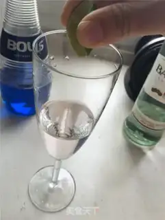 Make Blue cocktails from the sea step 4