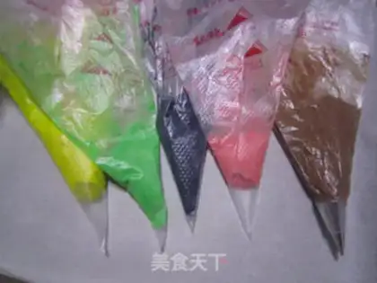 Make SpongeBob paint cake rolls step 3