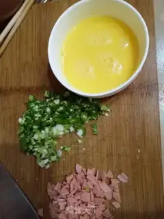 Make Pepper ham and egg fried rice step 1