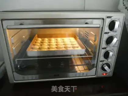 Make Little yolk cookies step 6