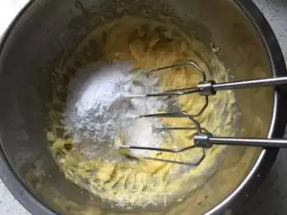 Make Chestnut red bean pound cake step 1
