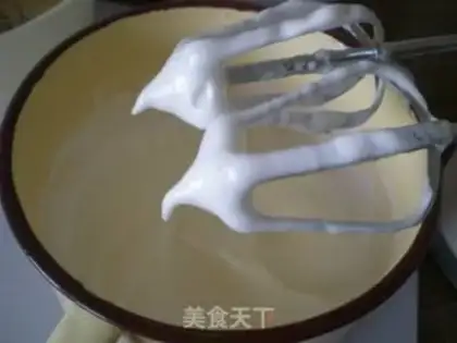 Make Cake and dinosaur cake step 4