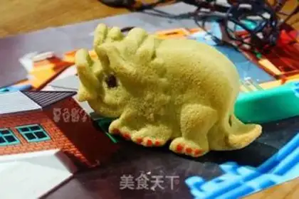 Make Cake and dinosaur cake step 9