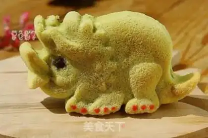 Make Cake and dinosaur cake step 10