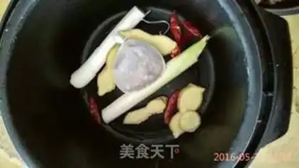Make Spicy pig hoof step 4