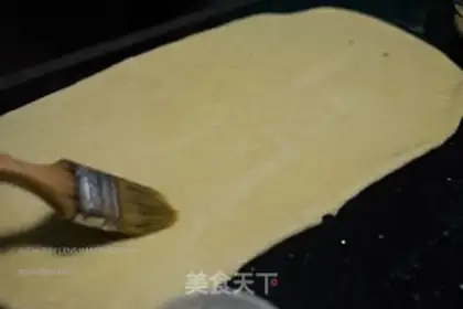 Make Chocolate two-coloured macaroni step 5