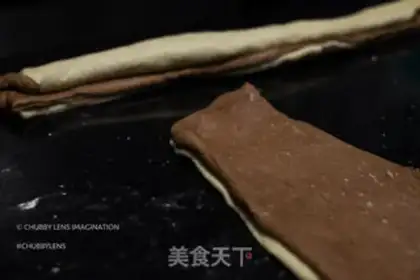 Make Chocolate two-coloured macaroni step 6