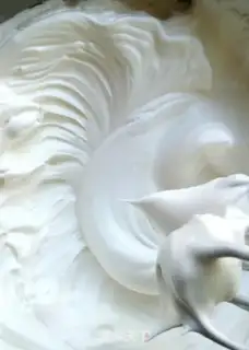 Make Pine crane birthday cake step 1