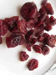 Make Cranberry popsicle step 4