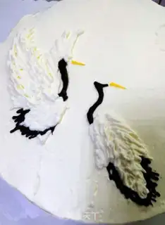 Make Pine crane birthday cake step 9
