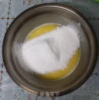 Make Four cream cake rolls step 4