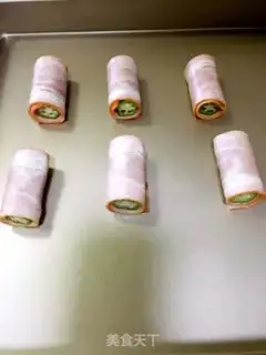 Make Baking bacon autumn rolls step 7