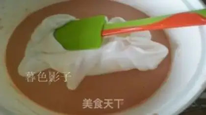 Make Cherry juice cake rolls step 5