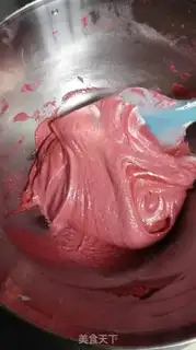 Make Strawberry macaroon lollipop step 3