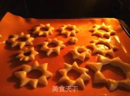 Make Chocolate donut Christmas tree step 6