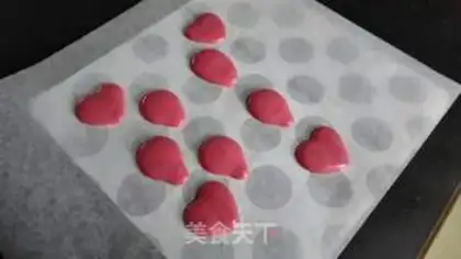 Make Strawberry macaroon lollipop step 6