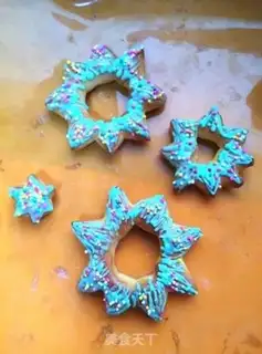 Make Chocolate donut Christmas tree step 7