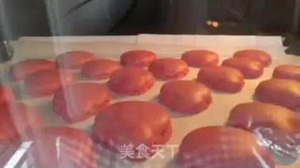 Make Strawberry macaroon lollipop step 7