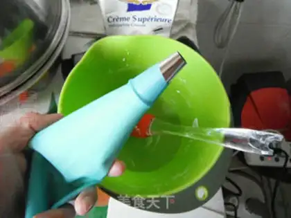 Make Big chocolate mousse cake step 22