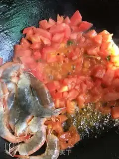 Make Tomato prawn soup step 3