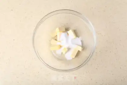 Make A cheese-leashed egg step 1