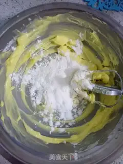 Make Gold coconut ball step 1