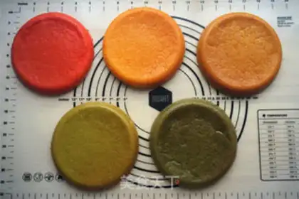 Make A five-colour rainbow cake step 7