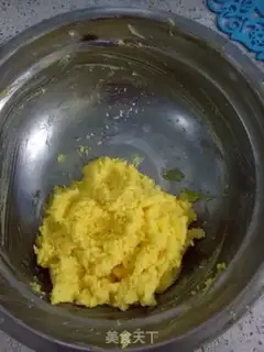 Make Gold coconut ball step 4