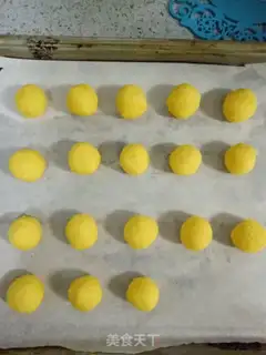 Make Gold coconut ball step 5