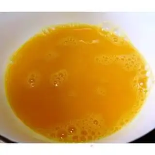 Make Tomato fried eggs step 2