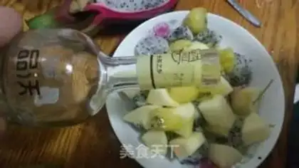 Make walnut oil and fruit salad step 1