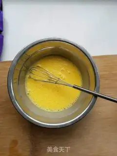 Make Tomato fried eggs step 1